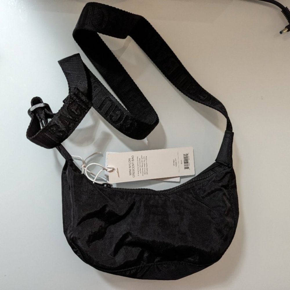 BAGGU Mini Crescent Bag